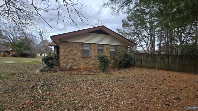 Photo - 2206 Glen Iris Cir NW