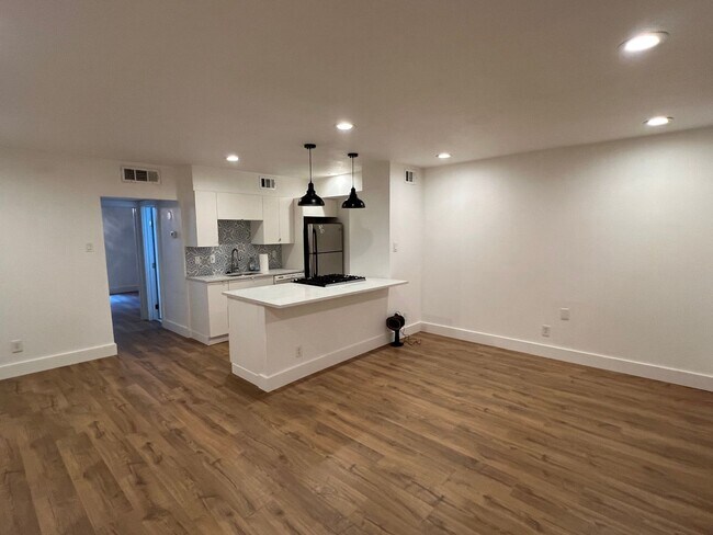 Photo - 505 W 7th St