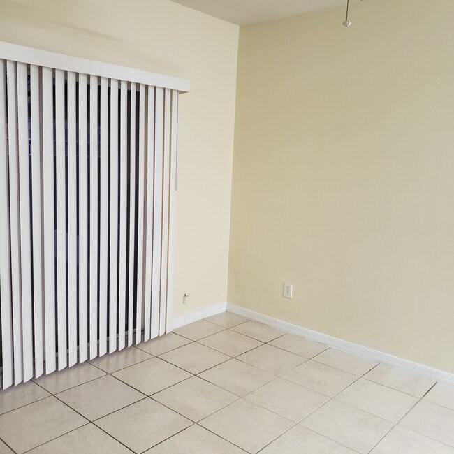 Photo - 1243 Charlesworth Dr