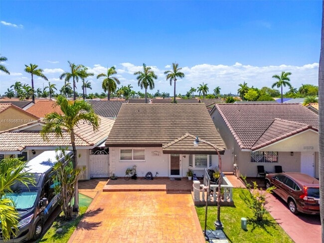 Photo - 11562 NW 87th Pl House