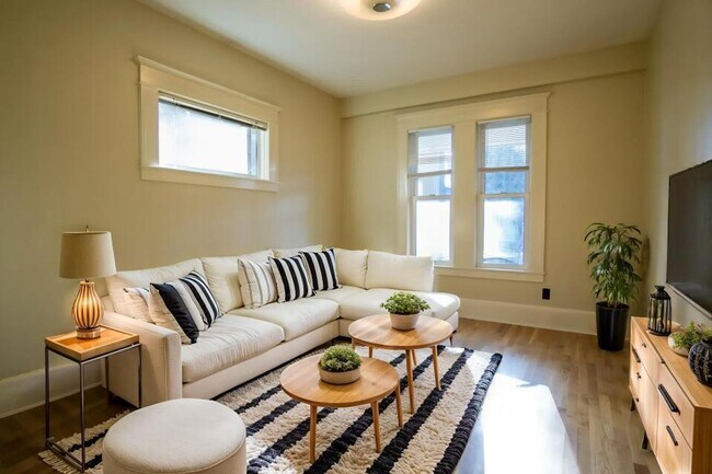 Photo - Historic Building-Beautifully Renovated 1-Bedroom Close-in SE! Unit 03