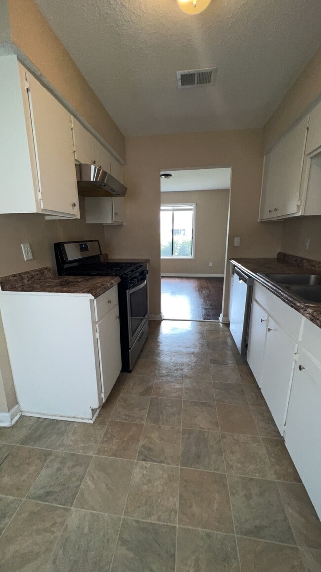 Photo - 325 Beverly St