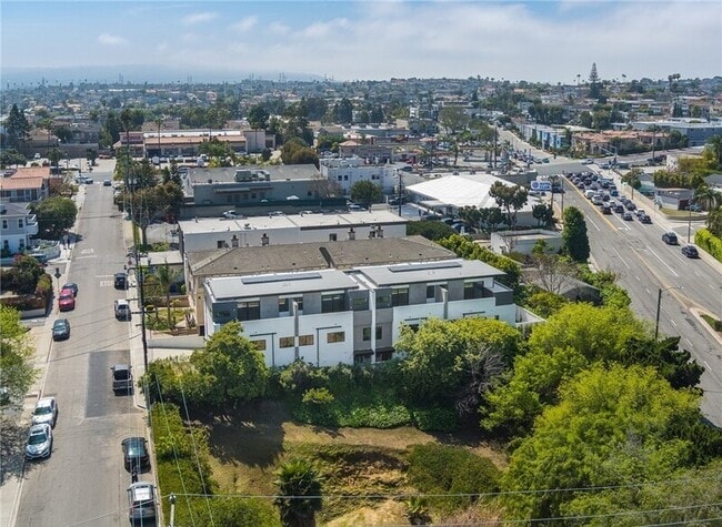 Photo - 617 Aviation Way