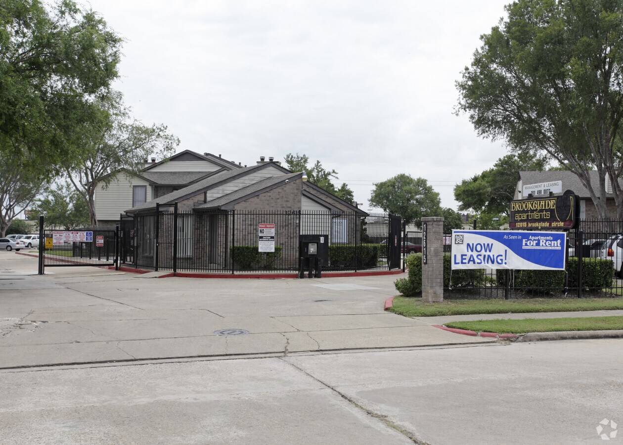 Photo - Brookglade Condominiums