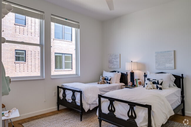 3BR, 2.5BA - 2056SF