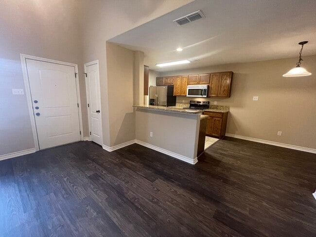Building Photo - ~INVITING 3/2.5 Townhome Includes Granite in Kitchen & All Kitchen Appliances ((Brand New Vinyl F... Unit 3829 Branch Way