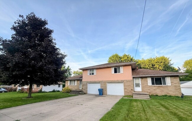 Building Photo - 4545-4549 Cynthia Dr