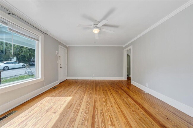 Photo - 812 Mississippi Ave NE