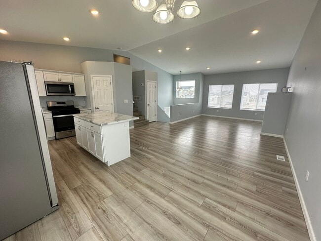 Photo - 4 Bedroom House!