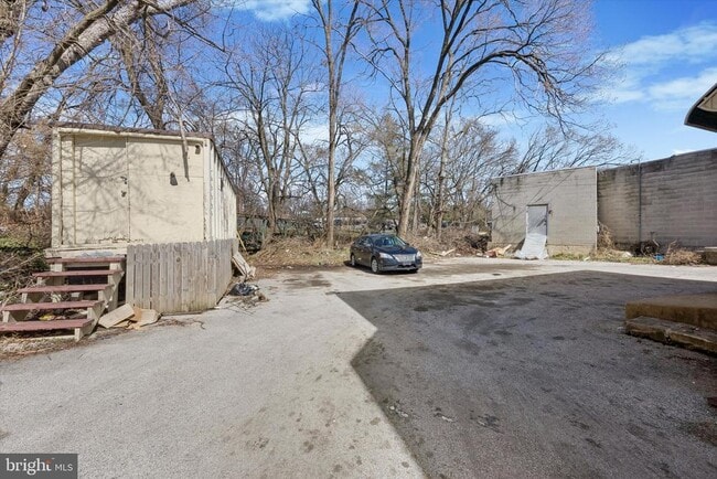 Building Photo - 909 Springfield Rd