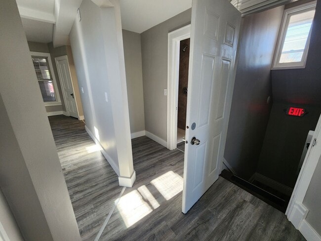 Photo - Large 1BR Unit - Freshly Remodeled Unit DBQ - 1449-05