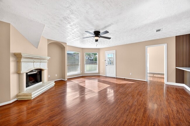 Photo - 15014 Middle Oaks Blvd
