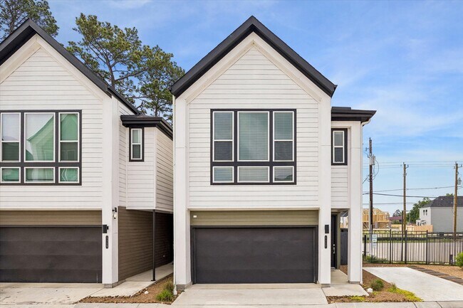 Photo - 1117 Highland Square Ln