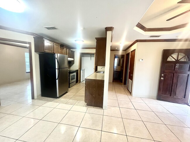 Photo - 2704 San Agustin Ave