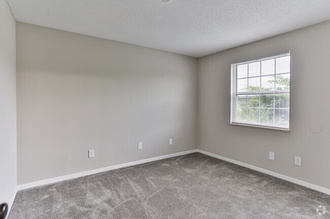 2BR, 1BA - 1,000SF - Second Bedroom