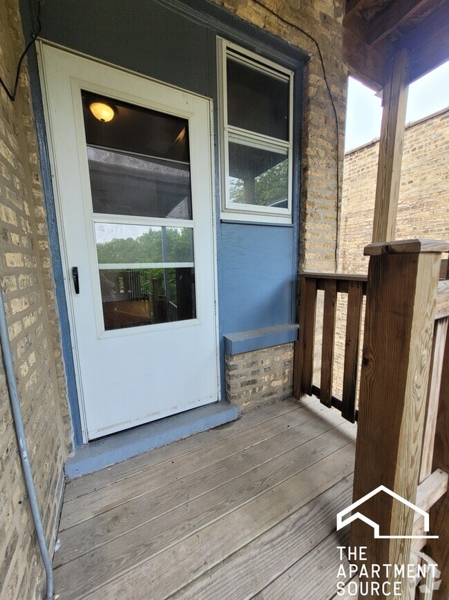 Building Photo - 4937 N Whipple St Unit 2E Rental