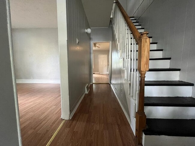 Photo - 415 E Broadway St Unidad 415 E. Broadway