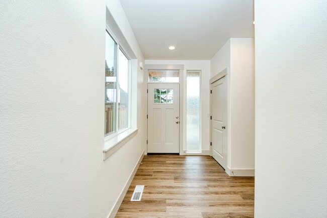 Photo - 1321 Oppek St NE