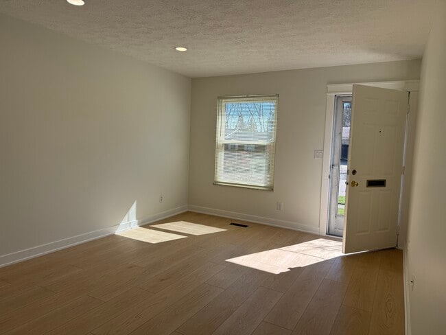 Photo - 925 Taylorsview Dr Unit Taylorsview