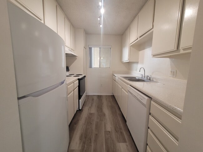 Photo - Eastborne III Apartments