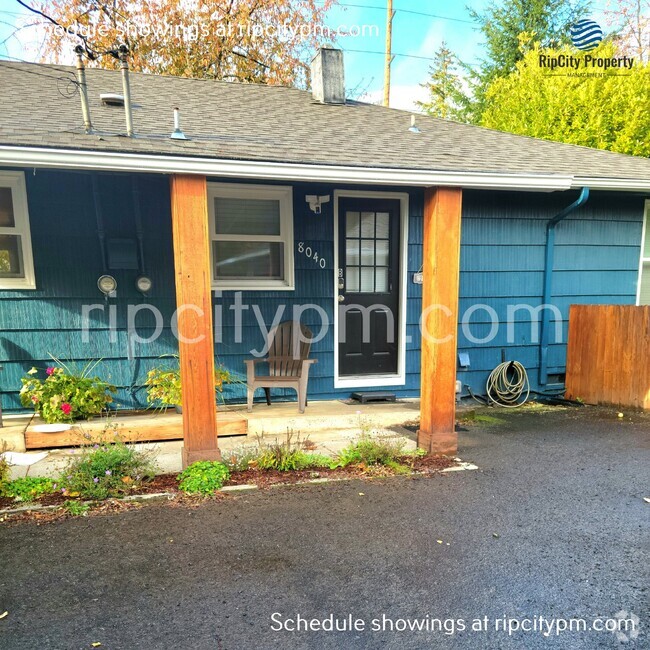 Building Photo - Cute 2-Bed Duplex with gigantic yard! Rental