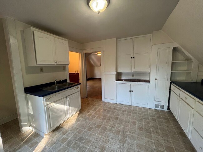 Photo - 1037 Jenifer St