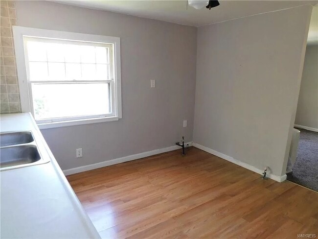 395 Davey St Unit Upper
