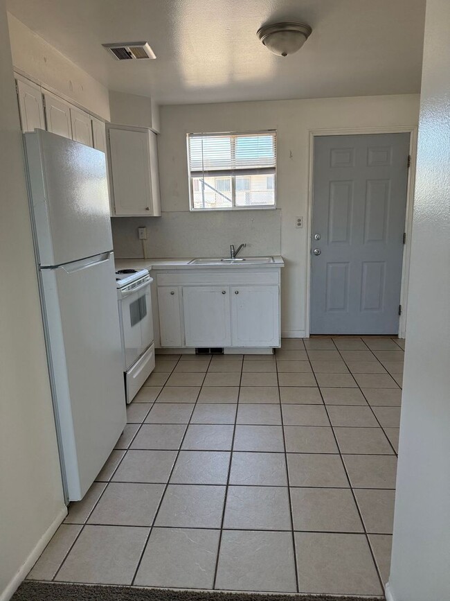 Photo - SINGLE FAMILY HOUSING -  2 bed/1 bath in Orem Unit 1585