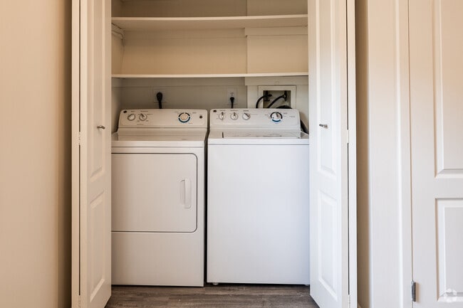 2BR, 2BA w/Den - 1,230SF - Laundry