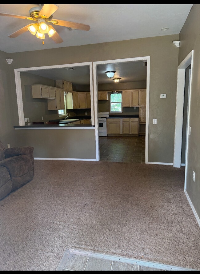 Photo - 302 E Washington St