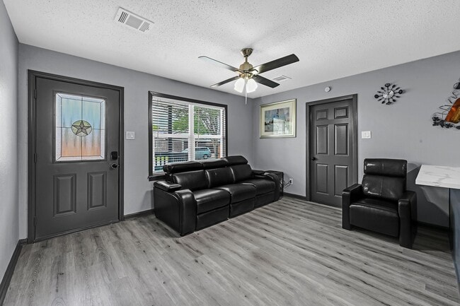 Photo - 4406 Edison St