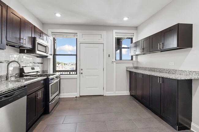 Photo - 3048 W Leland Ave Unit 3