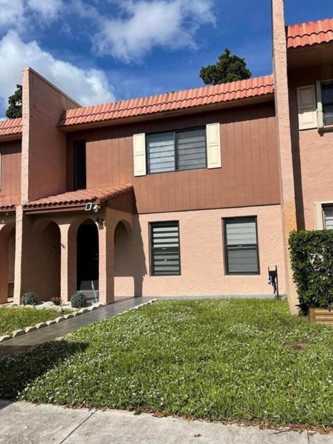 Photo - 42 Madrid Ln