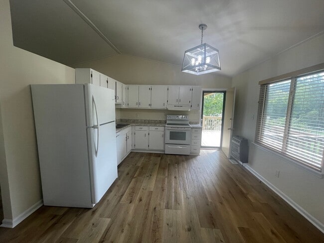 4473 Moore Ln