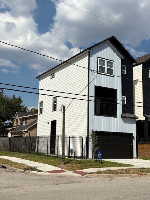 Photo - 1003 E 33rd St
