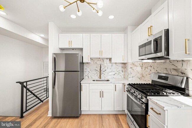 Photo - 6128 Chestnut St