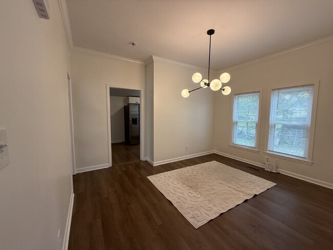 Photo - $500 off one month with18 monthlease.  "Co...