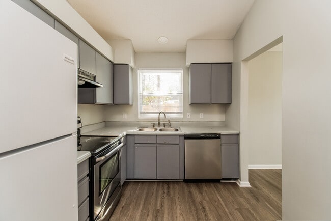 Photo - 106 Woodspur Rd