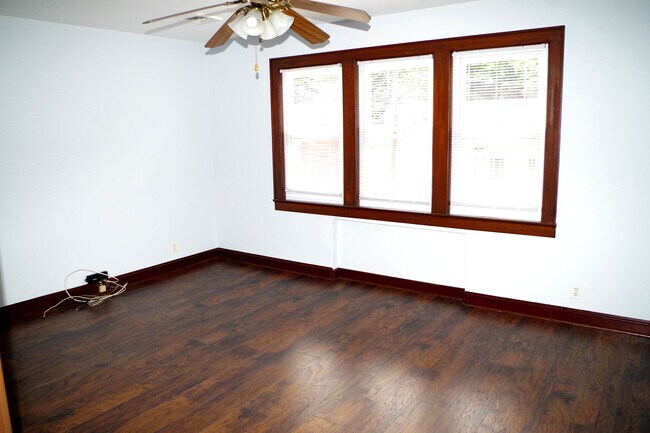 Photo - 31 Brook Ave Unit #2