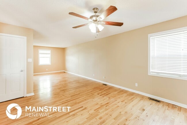 Photo - 421 Hithergreen Dr