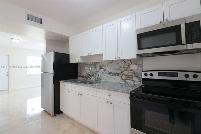 Building Photo - 3014 NW 6th St Rental