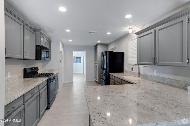 Building Photo - 607 E Encanto Dr Rental