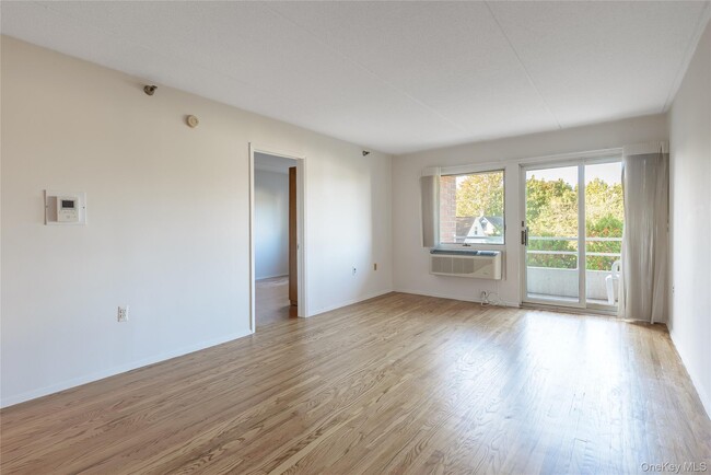 Photo - 205 Mineola Blvd Unit 3G