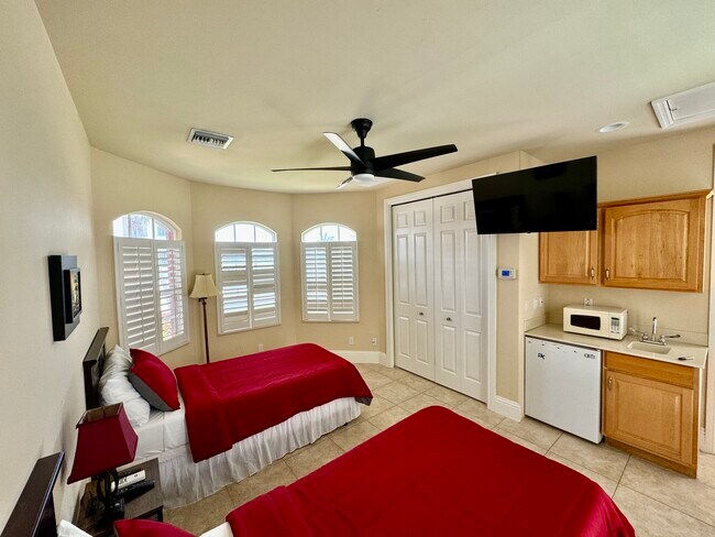 Photo - 1740 Ludlow Rd