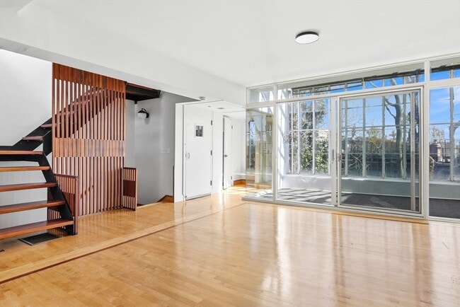 Building Photo - 298 Columbus Ave Unit 4