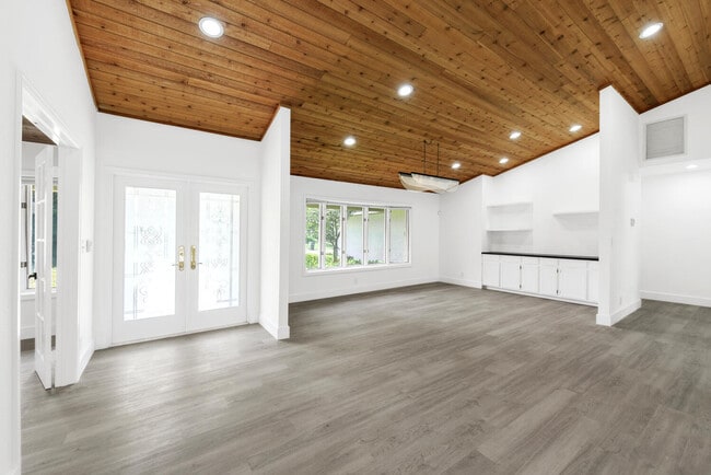 Photo - 3185 St James Dr