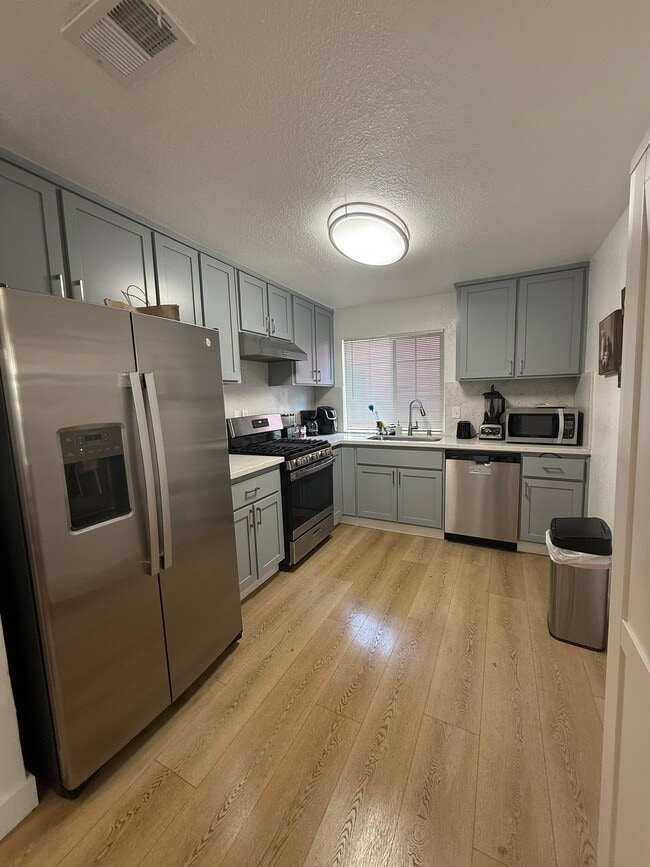 Shared Kitchen - 4101 4th Ave Unit Master