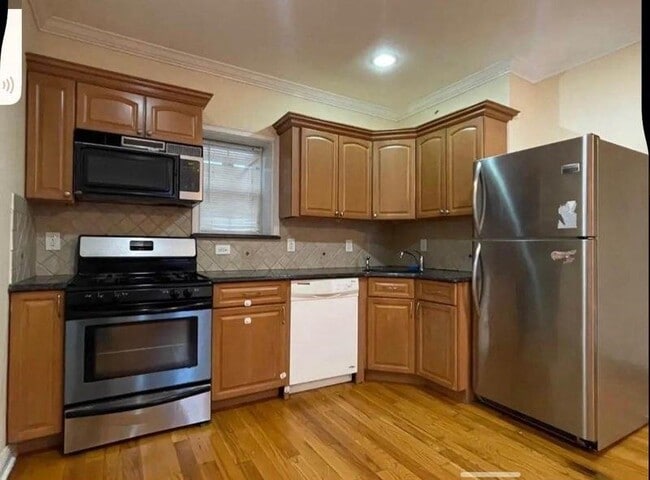 Building Photo - 286 Manhattan Ave Unit 2S