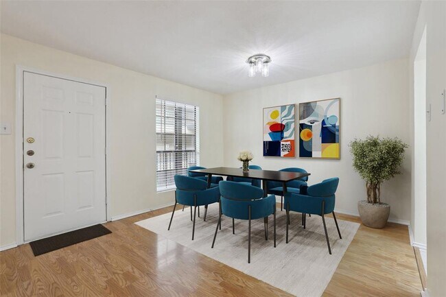 Photo - 2401 Leon St Unit 210