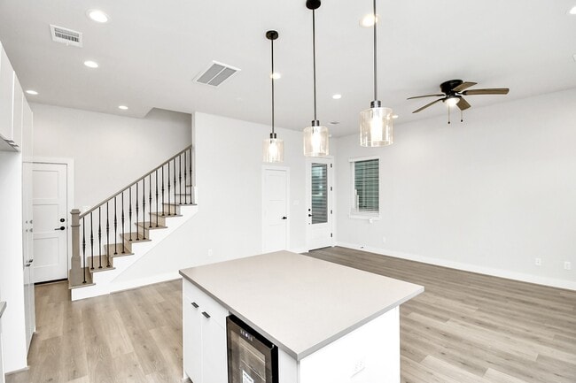 Photo - 311 Charlock St